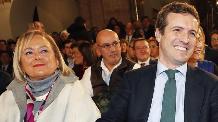 Pablo Casado y Mercedes Fernández.