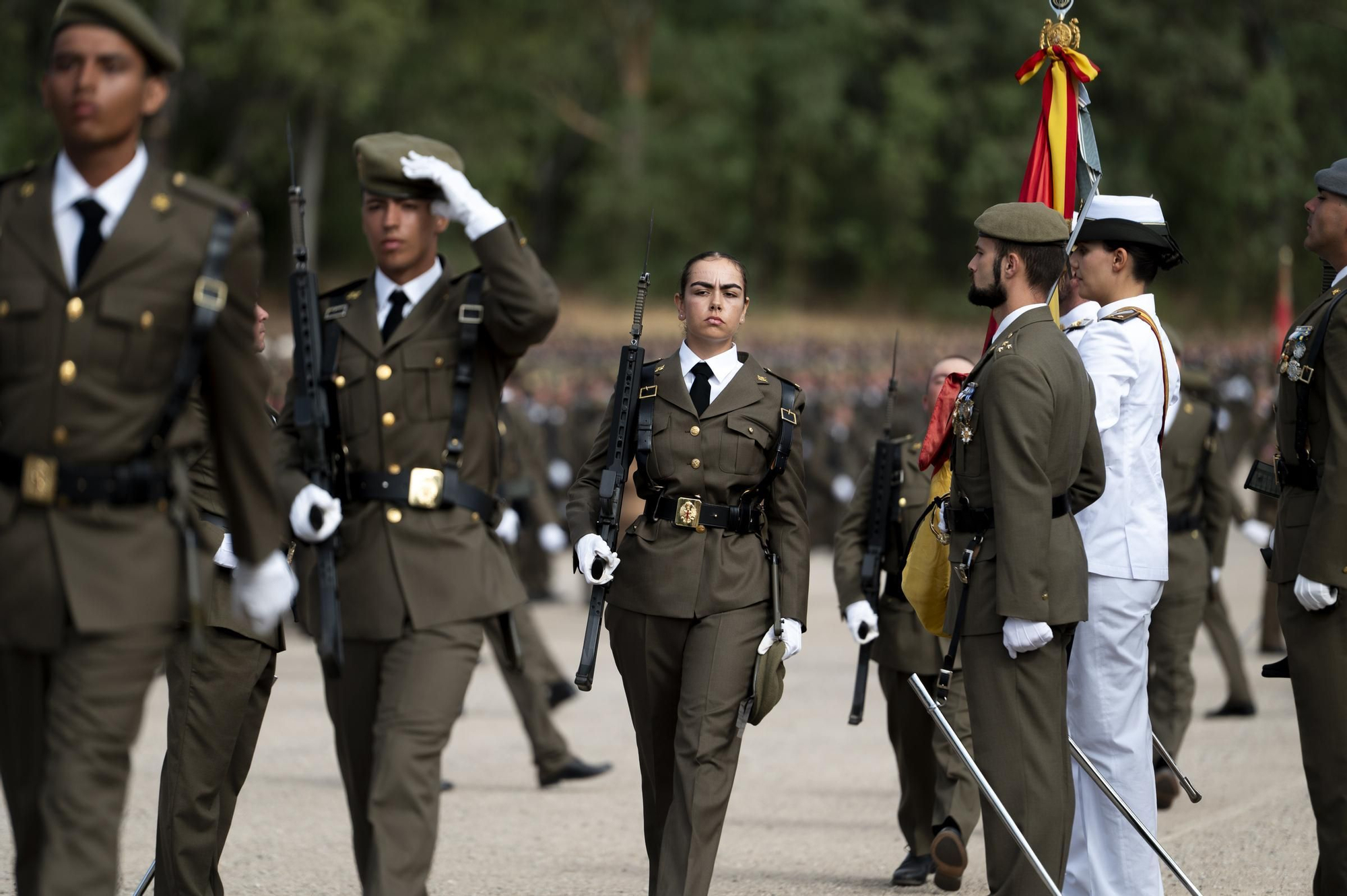 EN IMÁGENES | Multitudinaria jura de bandera en Cáceres con récord de mujeres soldado