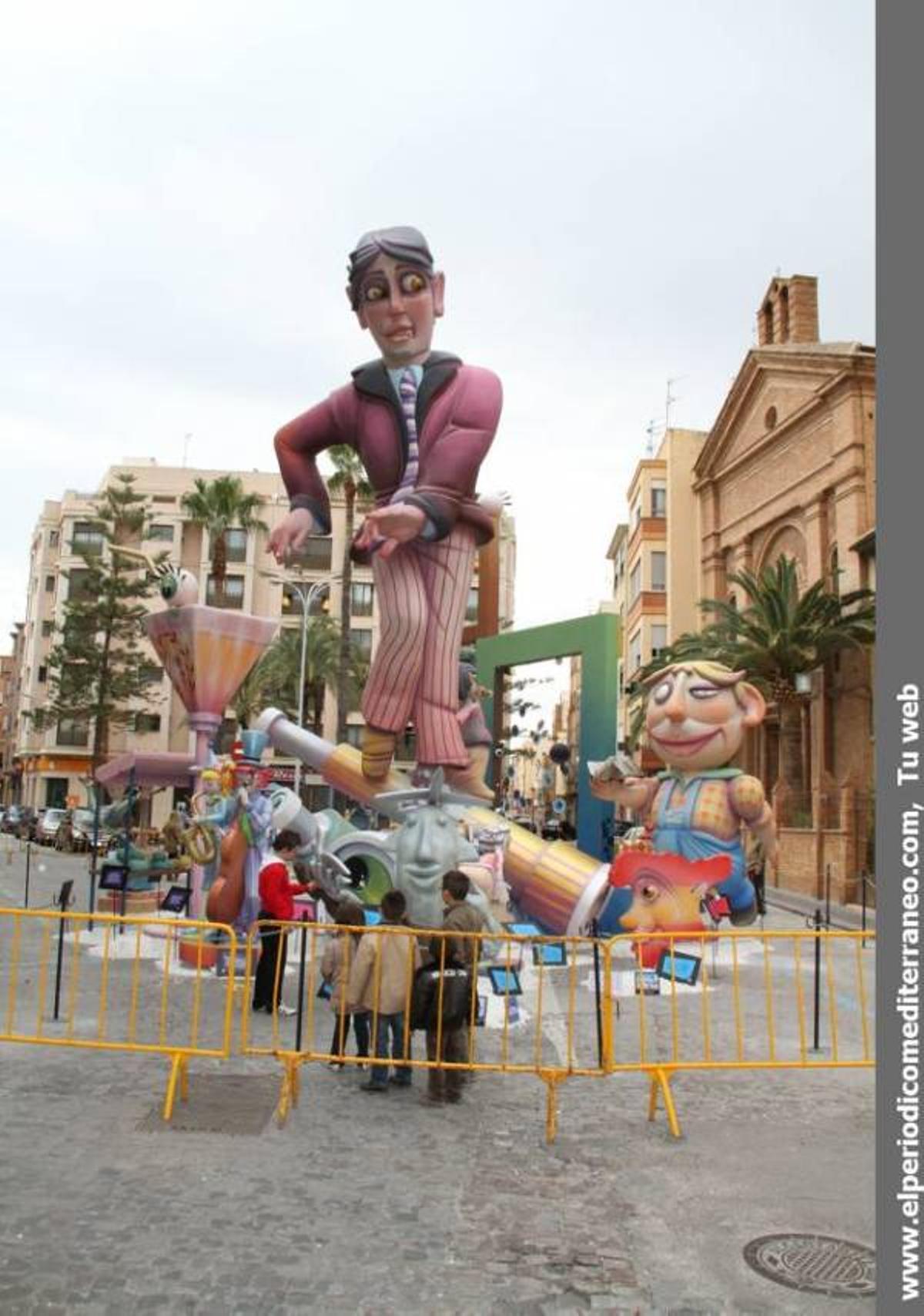 Las reinas falleras de Burriana visitan los monumentos