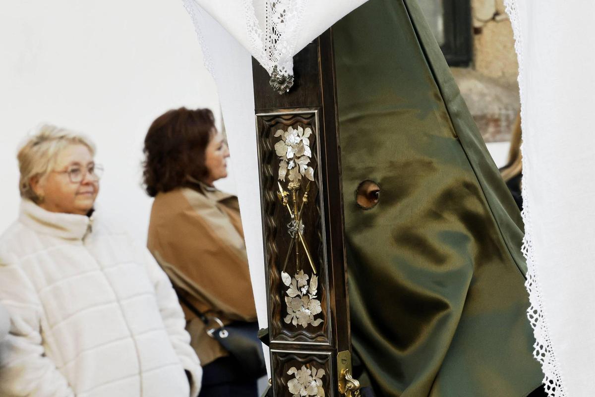El lavatorio de los pies centra el Jueves Santo y da paso al día con más procesiones de la Semana Santa compostelana El lavatorio de los pies centra el Jueves Santo y da paso al día con más procesiones de la Semana Santa compostelana