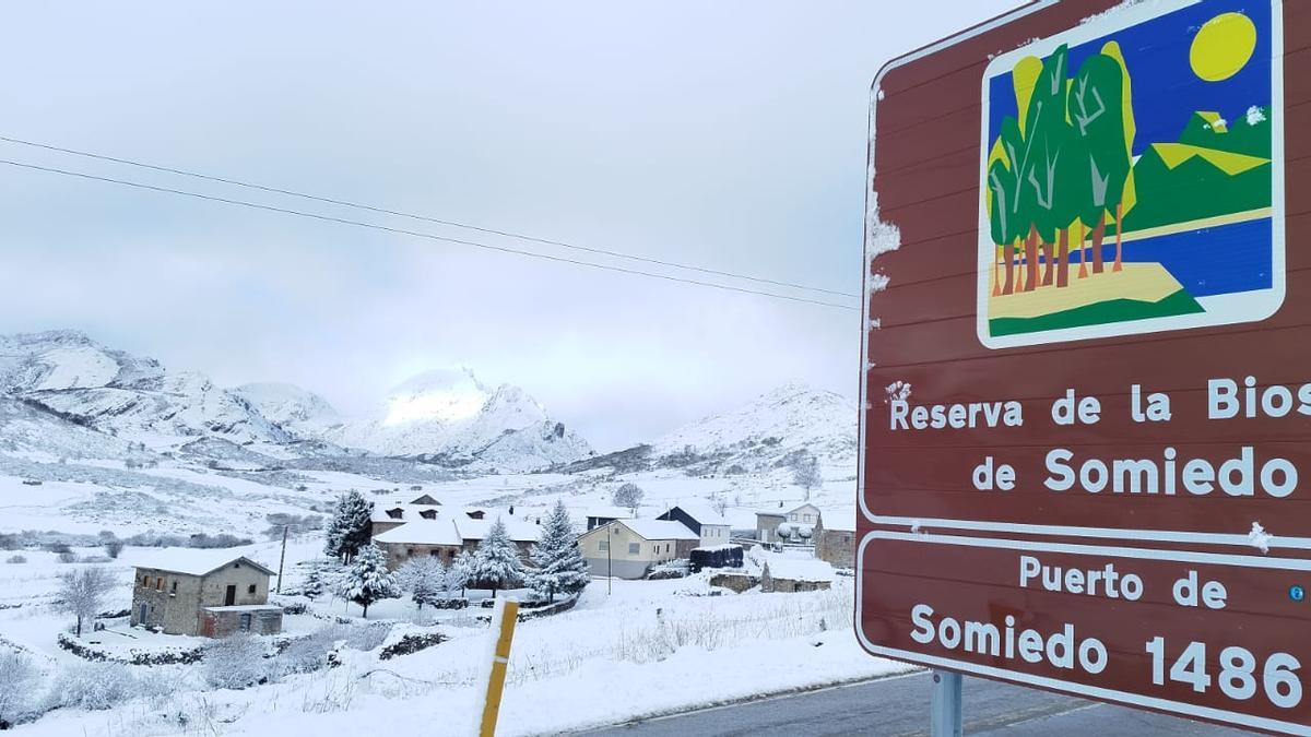 La borrasca "Francis" y una masa de aire ártico llegan a Asturias con el año nuevo: la Aemet prevé mucha lluvia, frío y nieve en cotas bajas