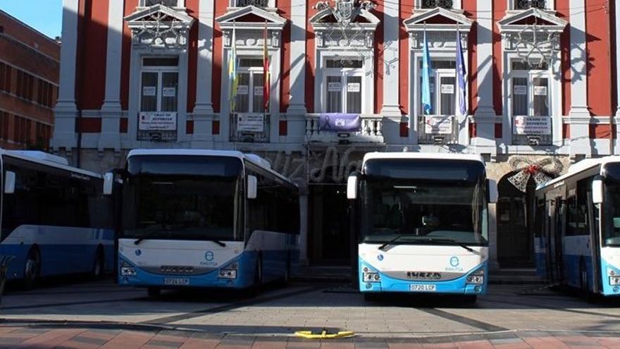 La polémica por la empresa pública de transportes de Mieres: IU acusa al PP de &quot;llevar tiempo queriendo cerrar la compañía&quot;