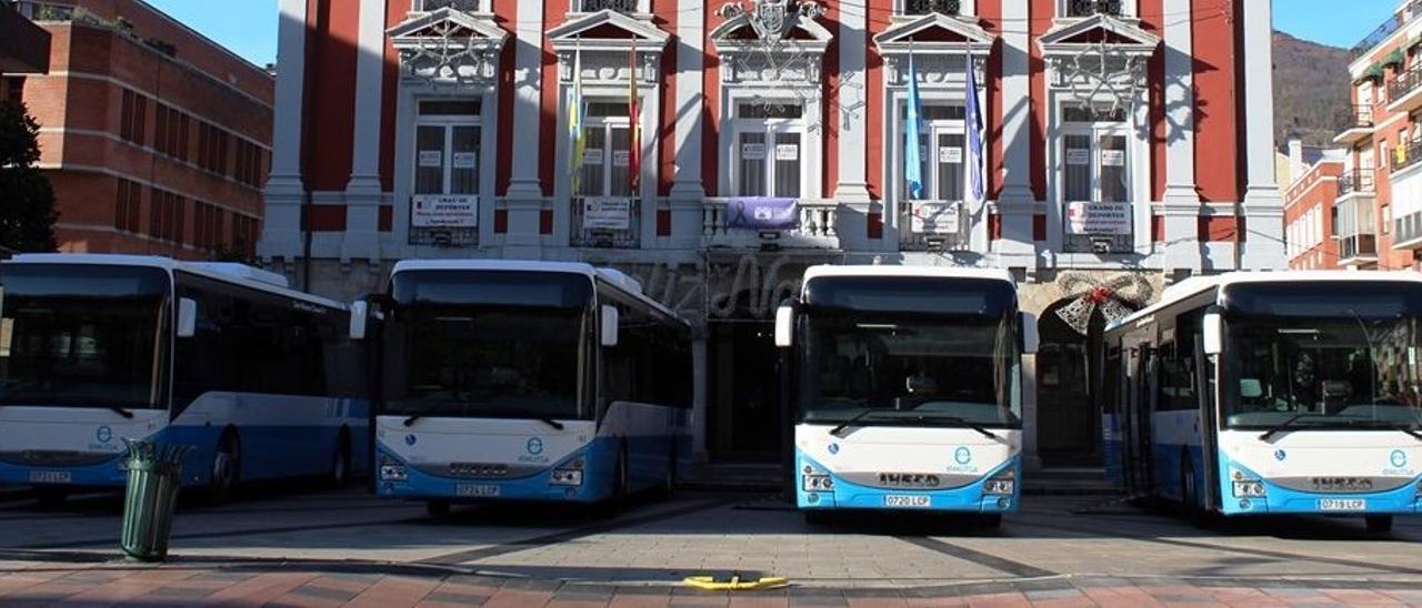 Autobuses adquiridos hace un año por Emutsa