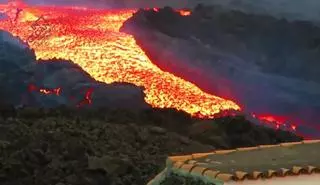 Burlan los controles de seguridad del volcán de La Palma y presumen de ello en las redes sociales