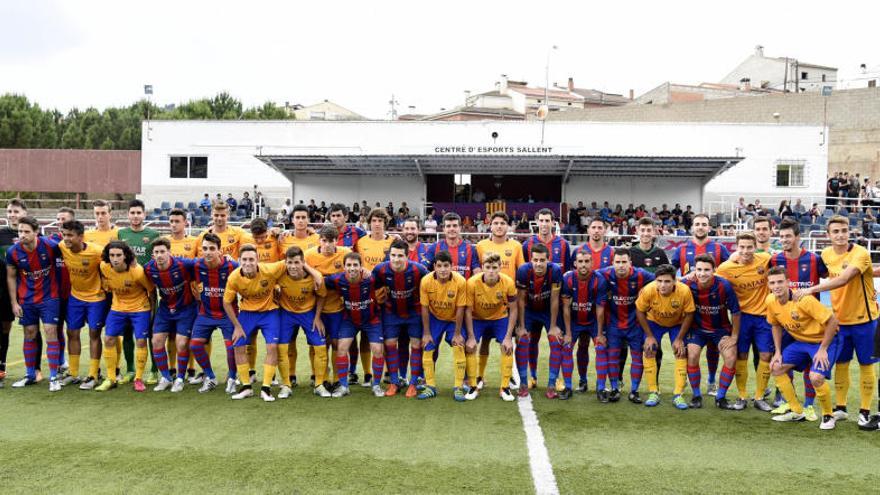 Foto de grup del Barça i el CE Sallent