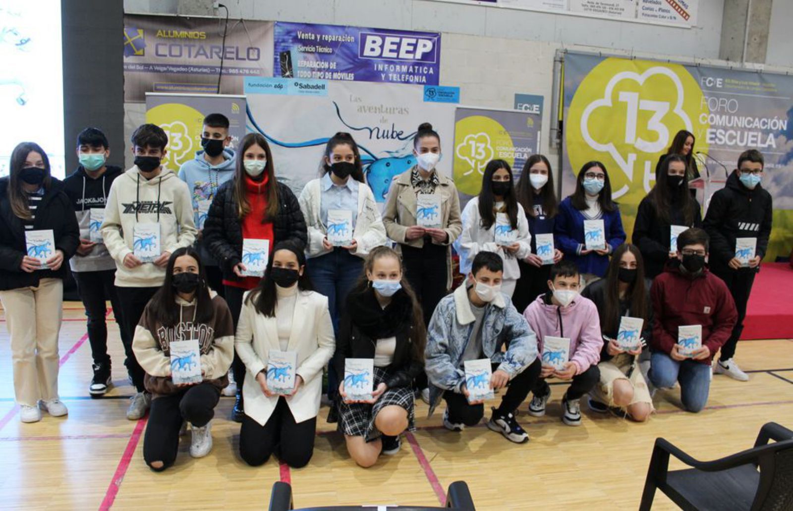 Foto de los alumnos autores del libro “Las aventuras de Nube”. | T. C.