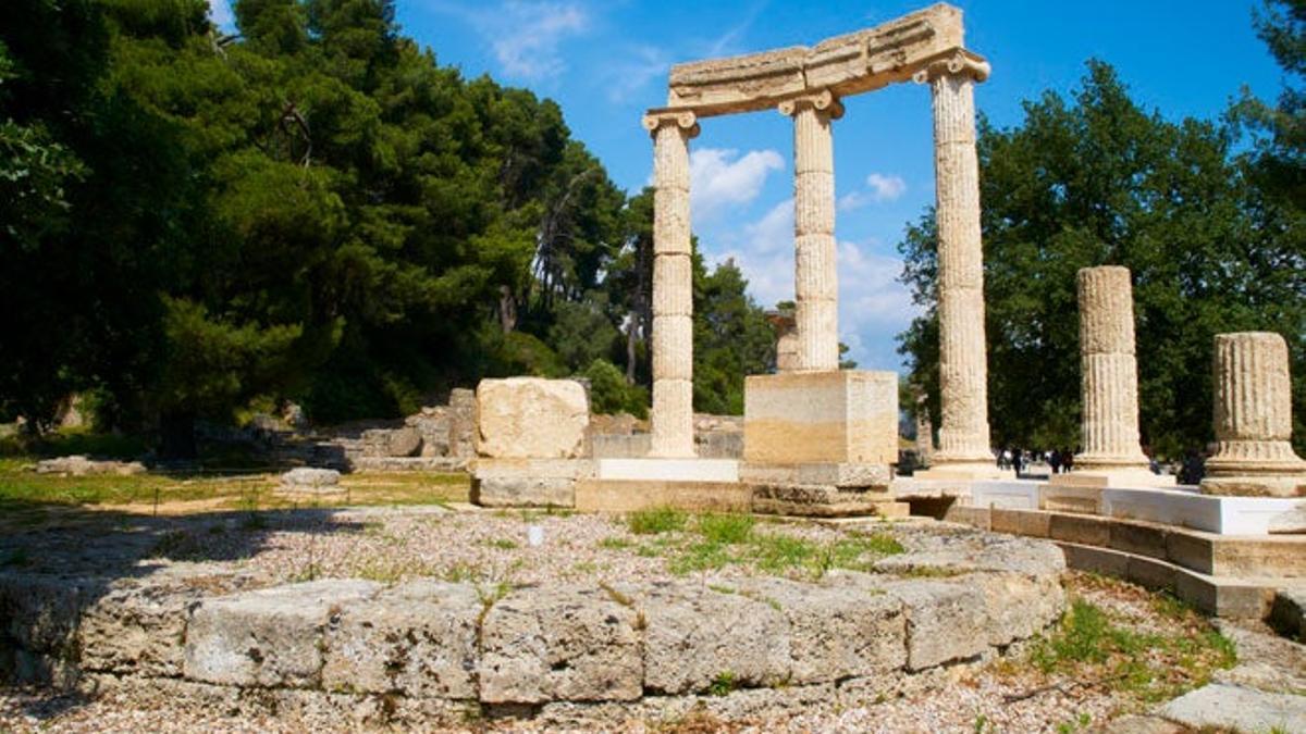 Exedra de Herodes Ático en el sitio arqueológico de Olympia.