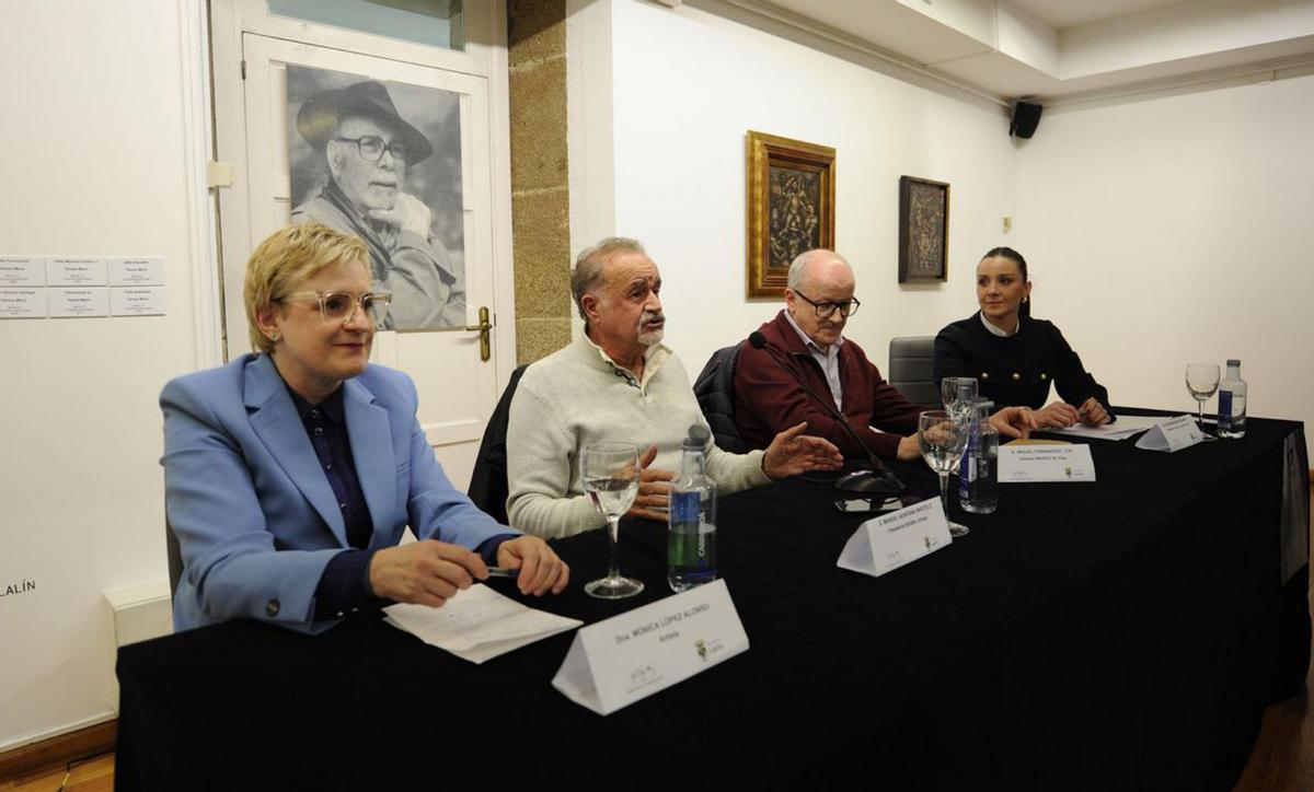 Mesa redonda en el Museo de Lalín. | Bernabé