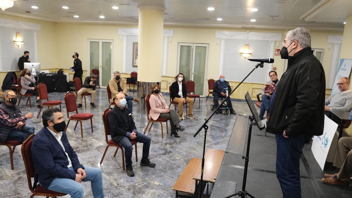 La presentación del acto celebrado en los Salones Princesa de Elda.