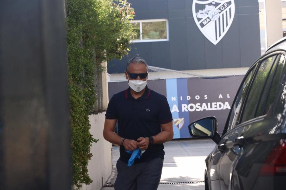 Desde las 9h de la mañana, jugadores, cuerpo técnico y personal del Málaga CF han ido pasando por el estadio de La Rosaleda para someterse a las pruebas de detección del Covid-19.