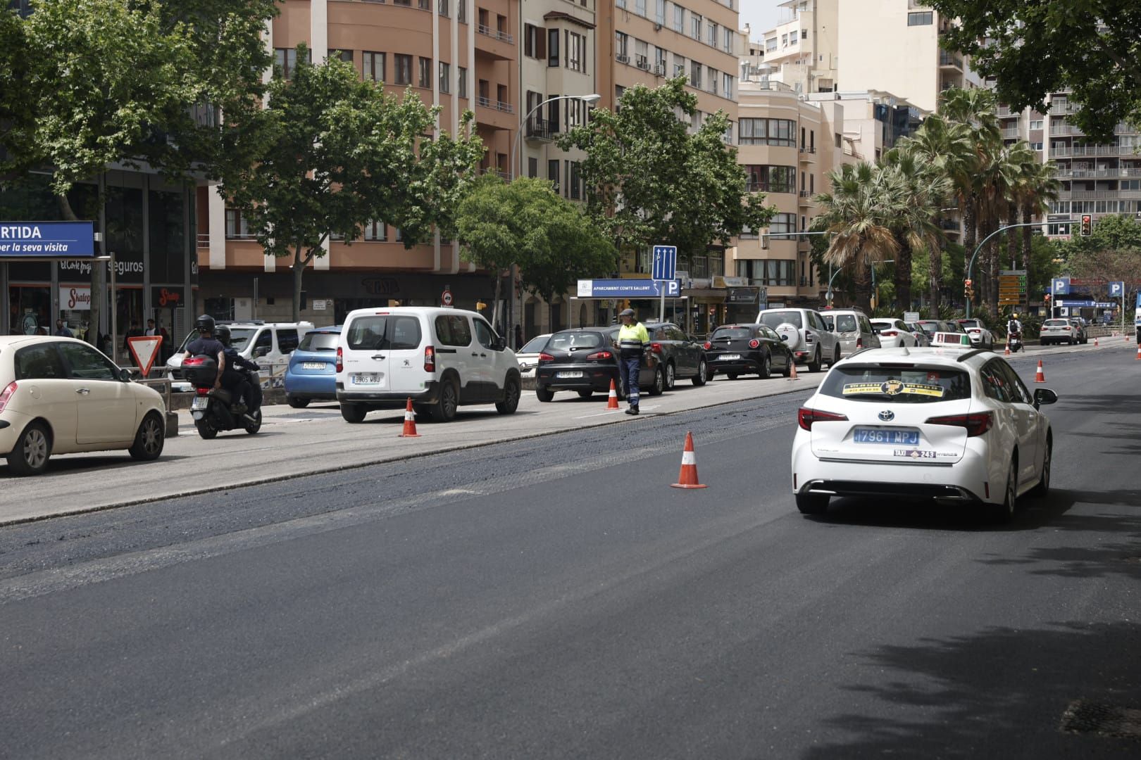 Atasco en las Avenidas de Palma por el reasfaltado