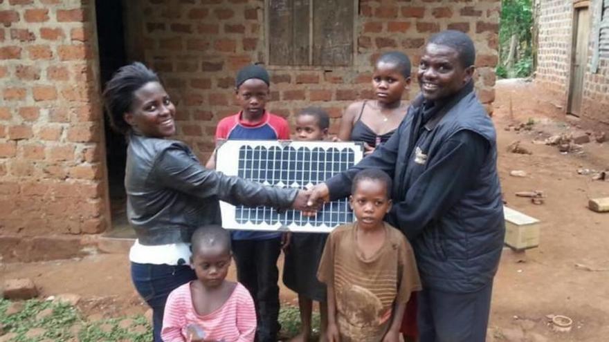 Barceló dona placas solares a Uganda