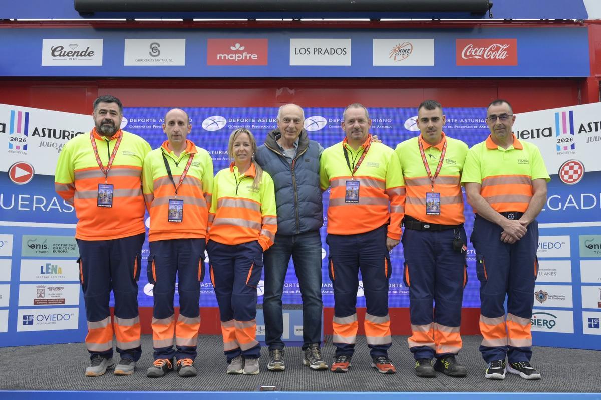 Sanitarios de izquierda a derecha Luis Alberto Suarez, Jaime Fernández, Beatriz Palacios, Santiago Zubizarreta (médico), Jorge Fontela, Pablo Castañón y Sergio González.