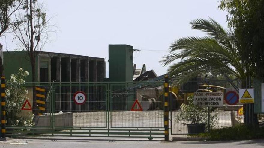 El Seprona alerta de que la planta de residuos de Abornasa tiene licencias