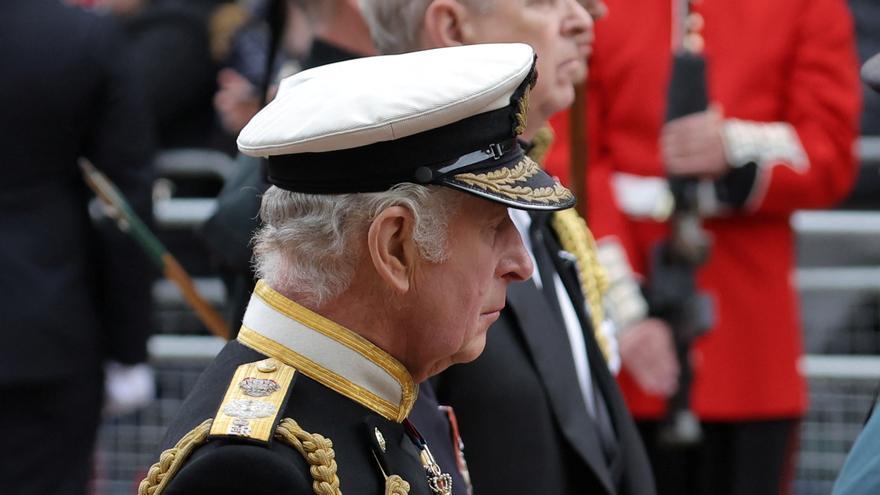 Carlos III encabeza la procesión fúnebre de Isabel II hacia la Abadía de Westminster