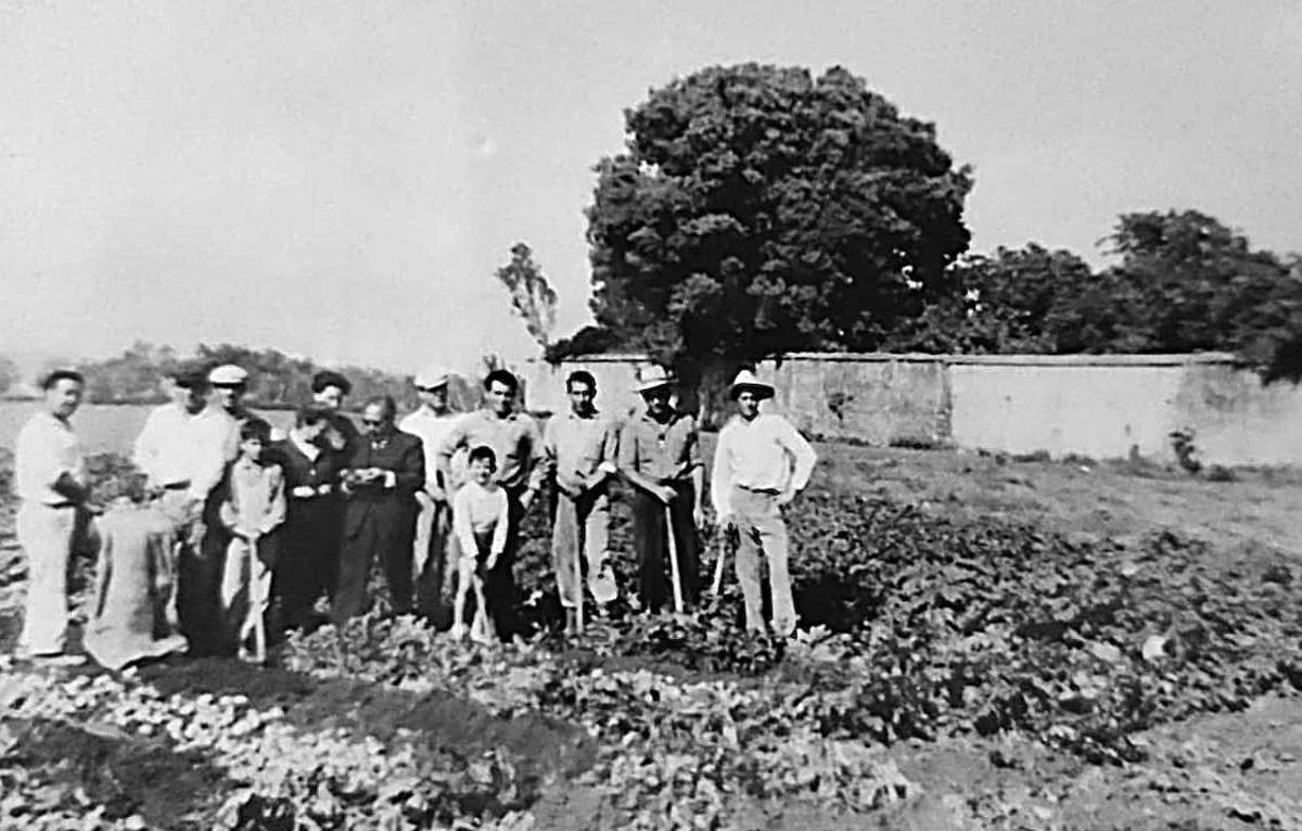 . La familia González, en las tierras del Molino Alto de Churriana.