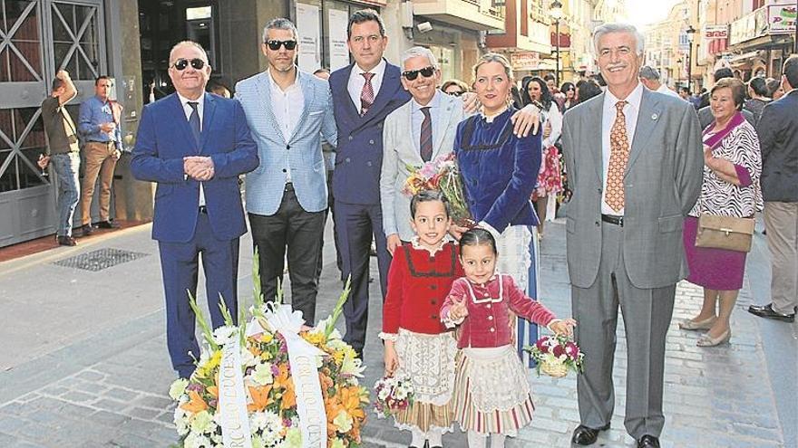 Varios miles de personas, en la ofrenda de flores a Nuestra Señora de Araceli