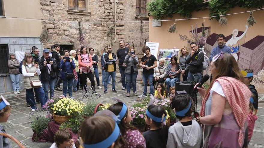 Santpedor llueix amb flors i oficis antics