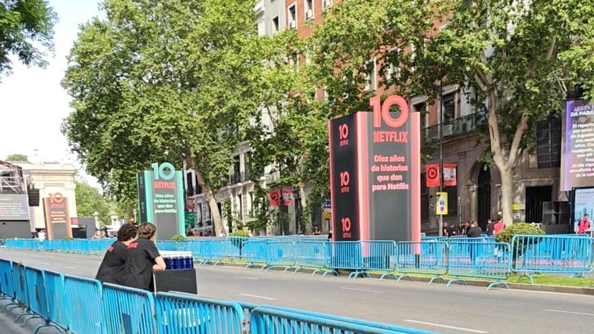 La calle Alcalá, cortada para el evento de celebración de los diez años de Netflix en España.