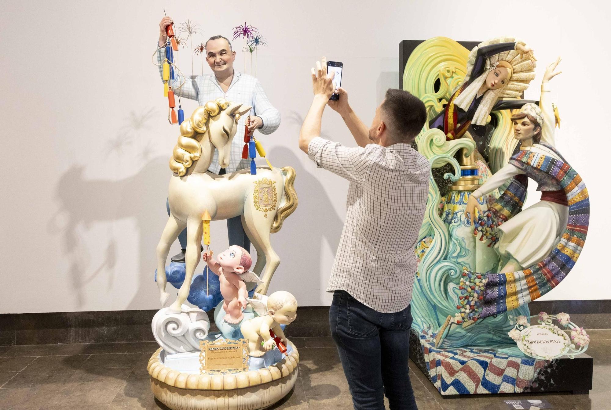 La exposición del Ninot, un homenaje a Pedro Luis Sirvent