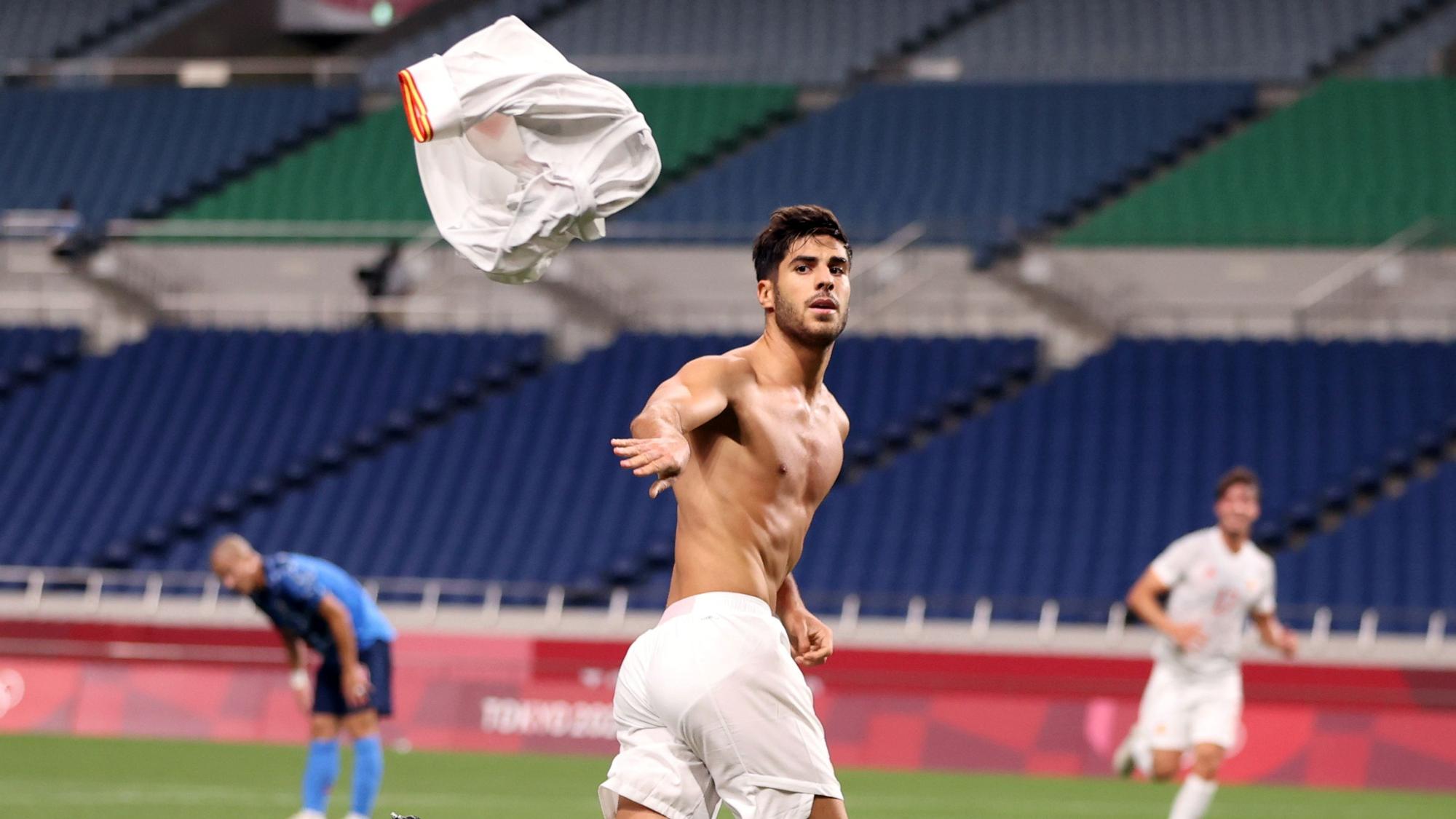 Marco Asensio celebra un gol en los JJOO de Tokio.