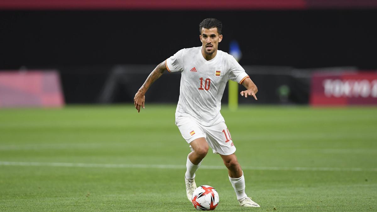 Dani Ceballos durante un partido con la selección española.