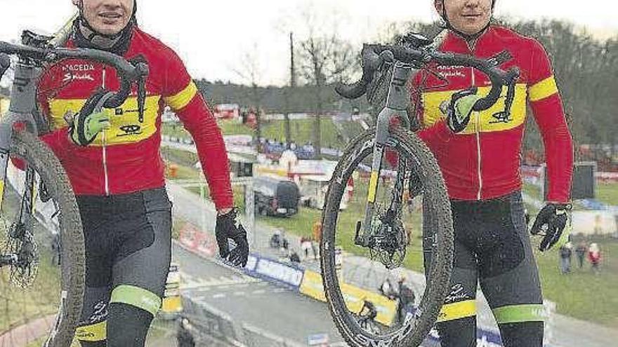 Canal y Feijoo, ciclistas del Maceda. // FdV