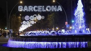Barcelona enciende 100 kilómetros de calles iluminadas y lanza su primer villancico