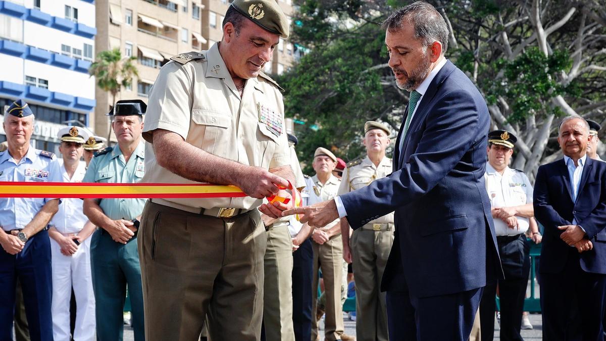 El alcalde de Santa Cruz, José Manuel Bermúdez, durante uno de los actos del Día de las Fuerzas Armadas.