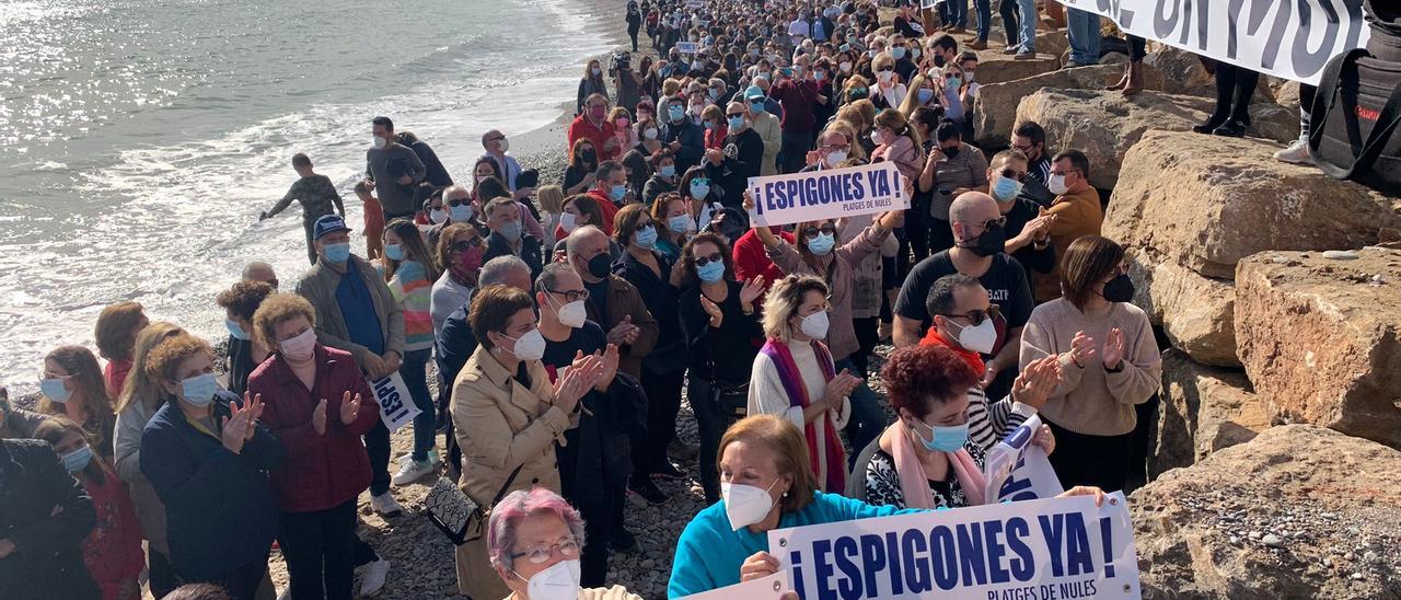 Vídeo | Manifestación por la protección de la playa de Nules