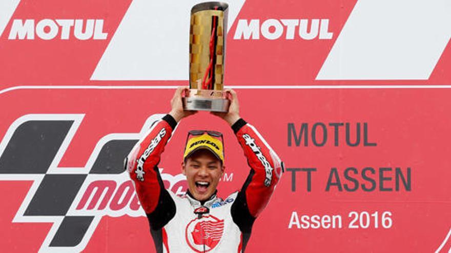 Nakagami, en el pódium de Assen.