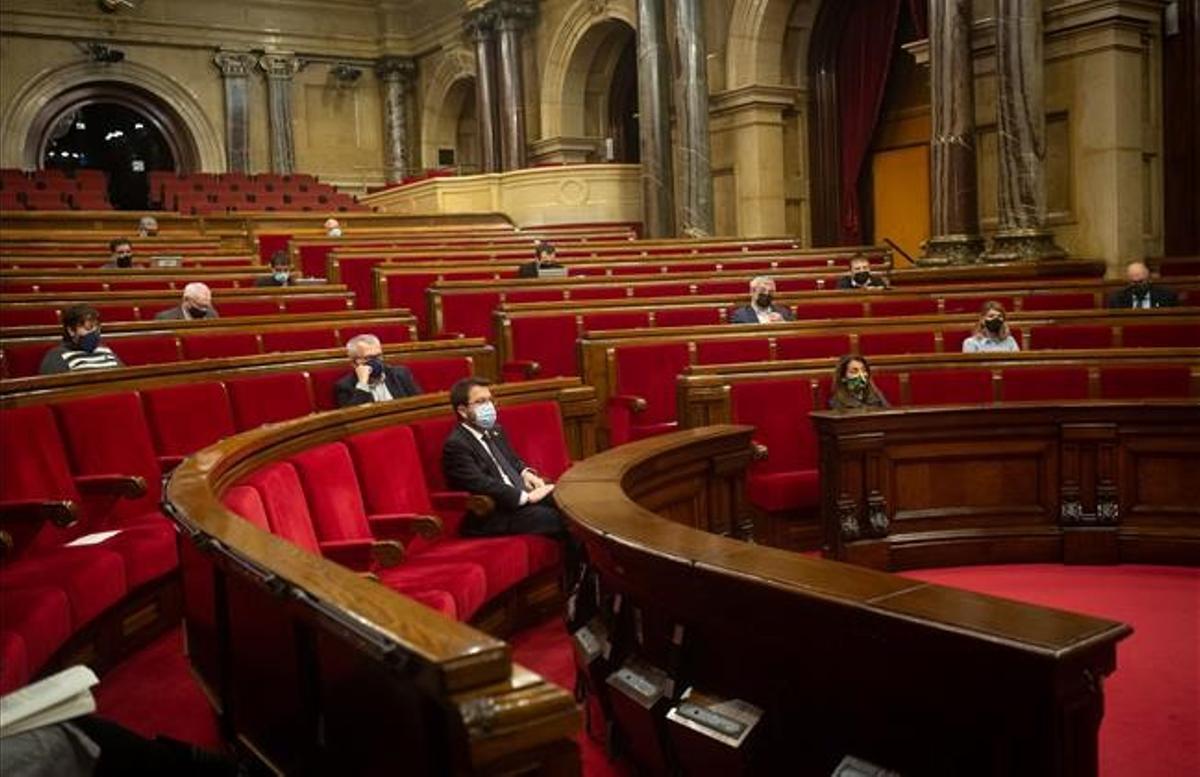 El vicepresidente de la Generalitat y coordinador nacional de ERC  Pere Aragones durante una sesion plenaria en el Parlament de Catalunya  en Barcelona  Catalunya  a 15 de diciembre de 2020  El Parlament comenzo ayer un pleno que durara hasta el proximo viernes y que sera el ultimo de esta legislatura antes de que la Camara se disuelva automaticamente el 21 de diciembre al no haber ningun candidato a la investidura  lo que supondra la convocatoria de elecciones para el 14 de febrero   15 DICIEMBRE 2020  David Zorrakino   Europa Press  15 12 2020