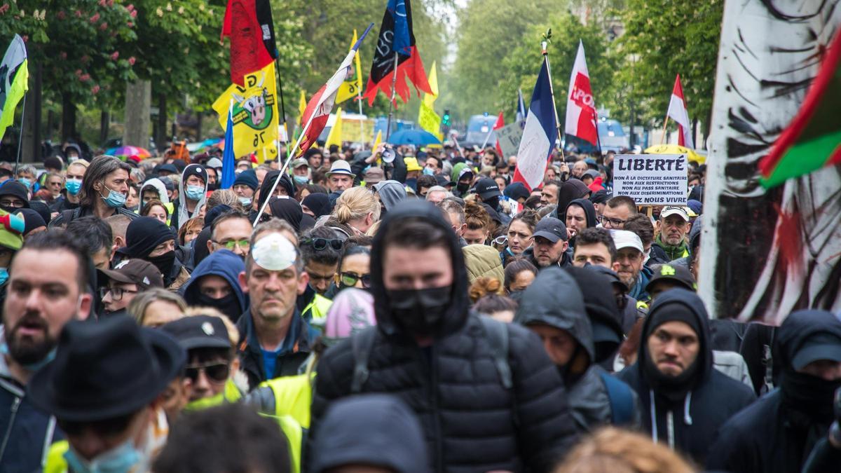 La Policía francesa carga en la manifestación del 1 de Mayo en París