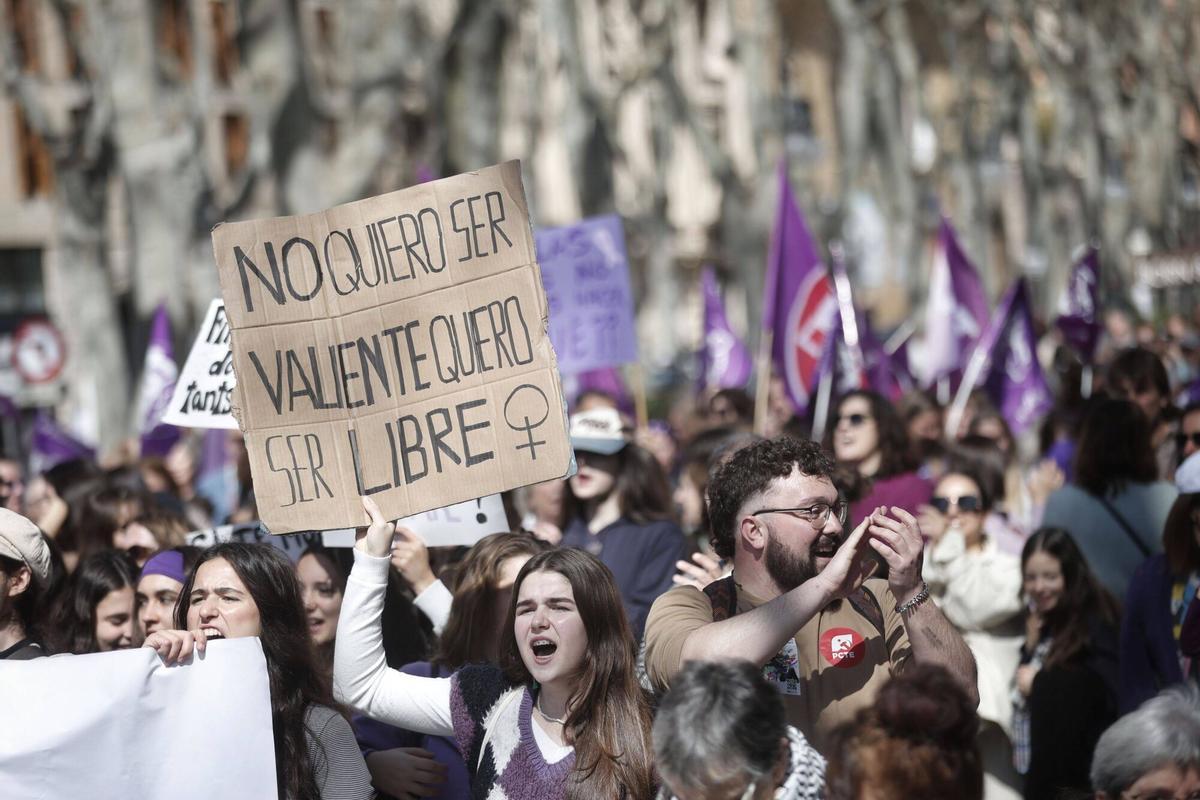 FOTOS | 2.000 personas en la manifestación del 8M en Mallorca