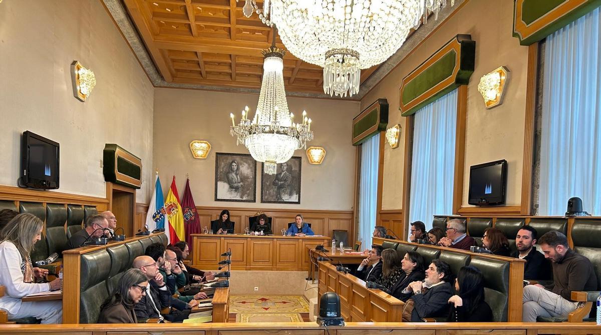 O Debate sobre o Estado do Municipio foi, igual que os últimos plenos, unha sesión bronca en Raxoi