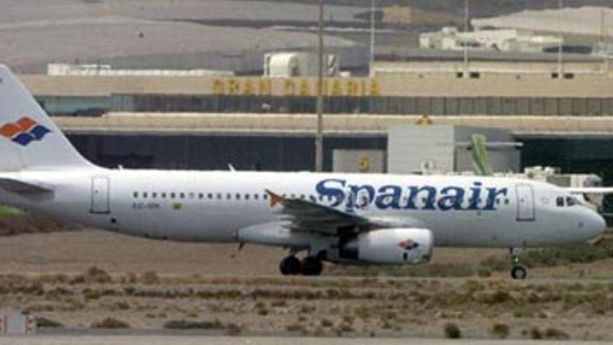 Varios vuelos de Spanair sufren retrasos y cancelaciones