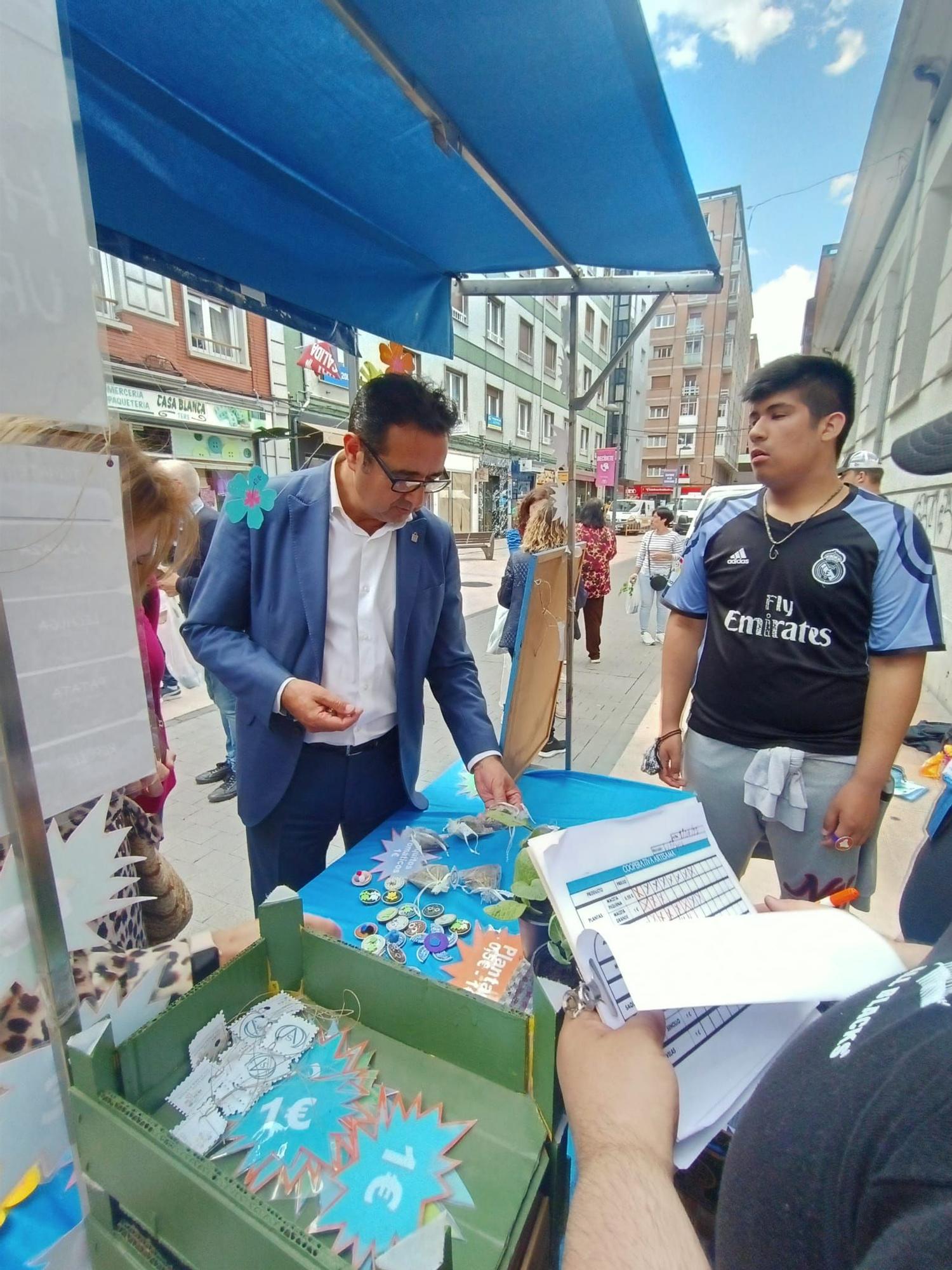 Mercado de cooperativas y asociaciones educativas de Langreo