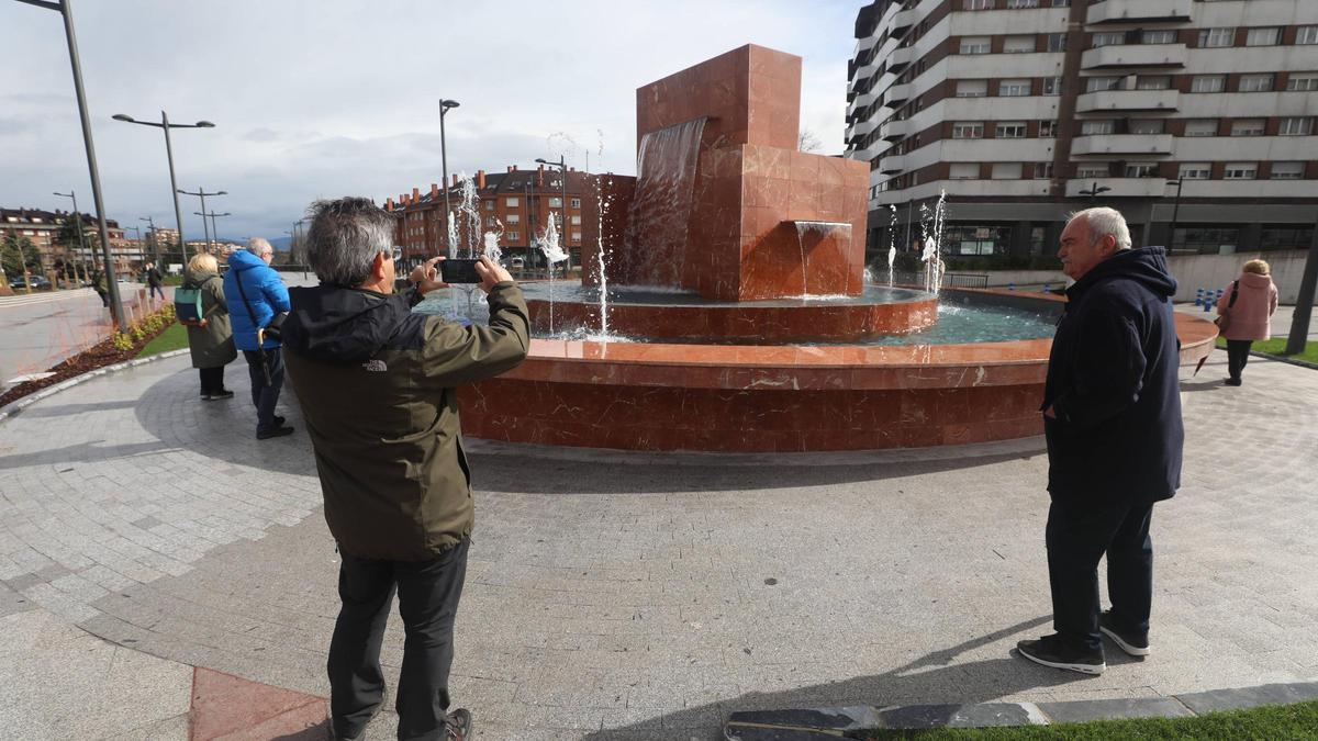 La nueva plaza de la Cruz Roja de Oviedo ya está abierta al público: "Es un día histórico", asegura el alcalde