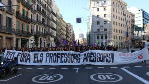 Manifestación de estudiantes en contra de las agresiones por parte de docentes, en Barcelona