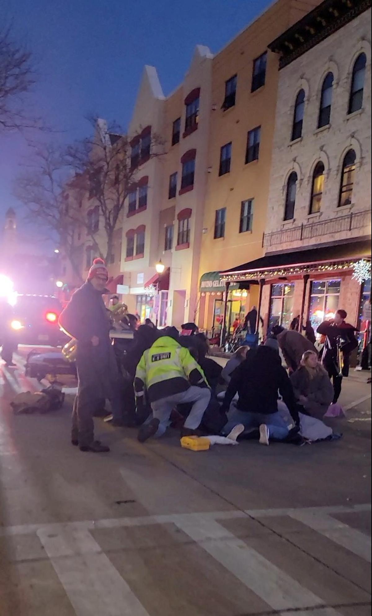 Varios muertos en un atropello intencionado durante un desfile en EEUU.