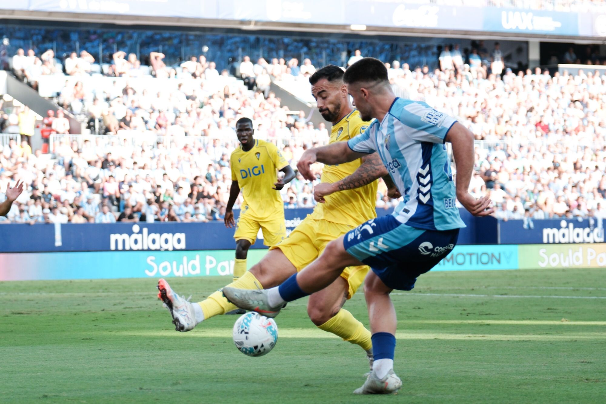 Imágenes del Málaga - Cadiz de LaLiga Hypermotion en La Rosaleda
