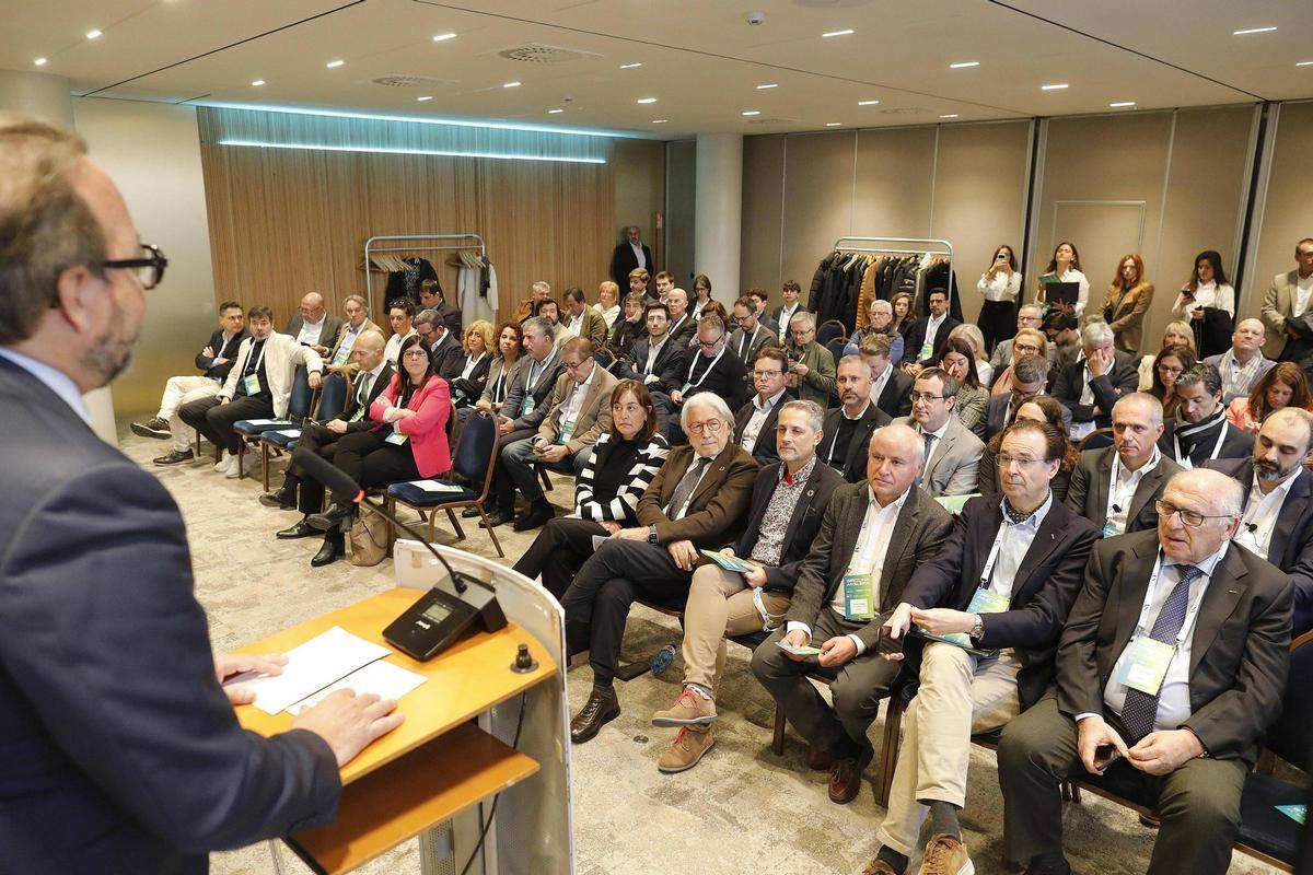Àlex Sáez, CEO d’AS Legal &amp; Corporate Affairs, en la seva intervenció davant el públic assistent a la jornada.