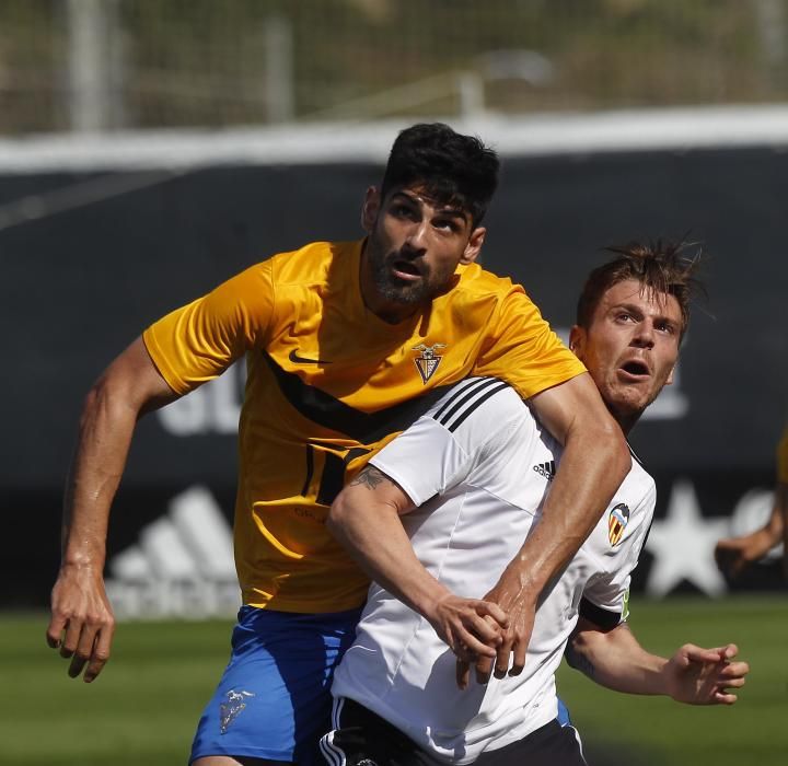 El Puchades se convierte en una fiesta con la victoria del Valencia Mestalla frente al Badalona