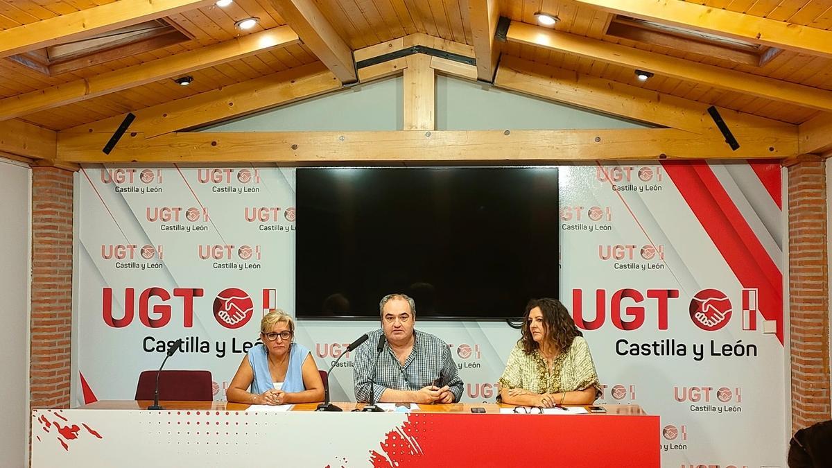 Miembros de UGT esta mañana en la rueda de prensa