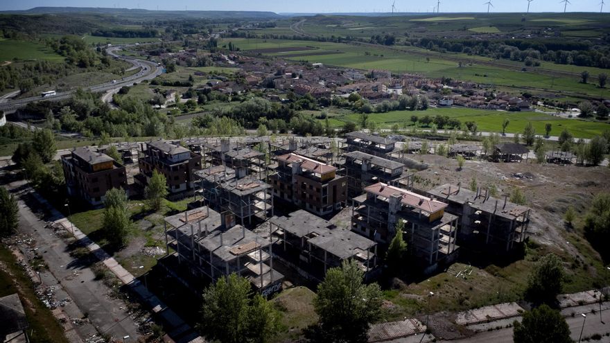 Así es la urbanización fantasma de Buniel (Burgos)