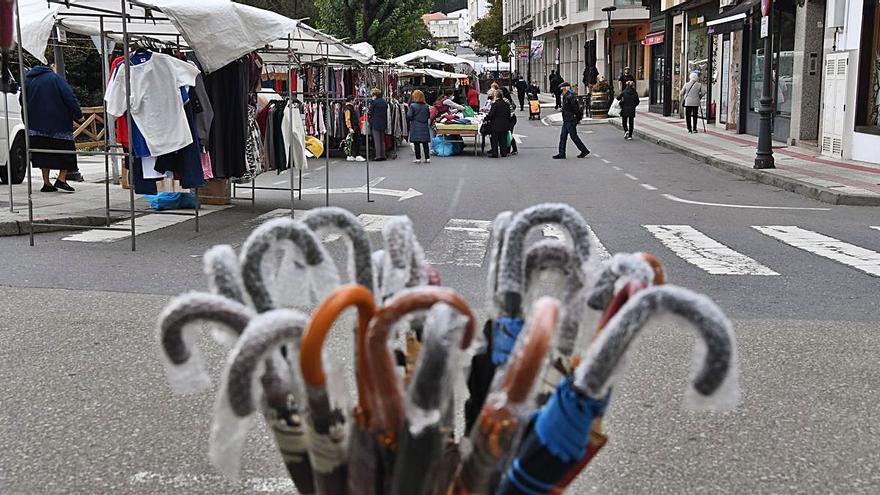 Sábado de actividad comercial en el núcleo urbano de Arteixo 