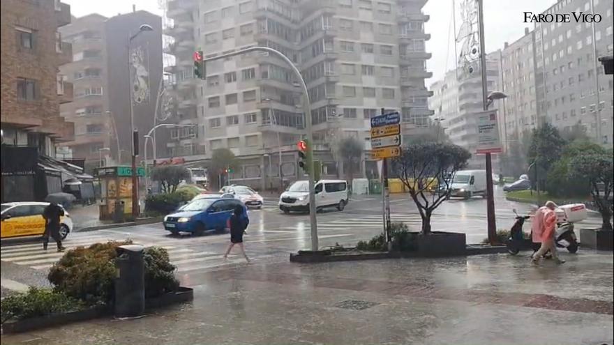 El tren de borrascas llega a Galicia con tormentas eléctricas y granizadas