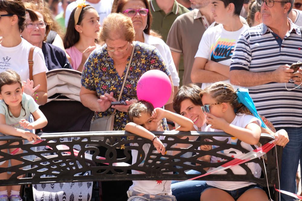 Traca y suelta de globos en las fiestas de Elda