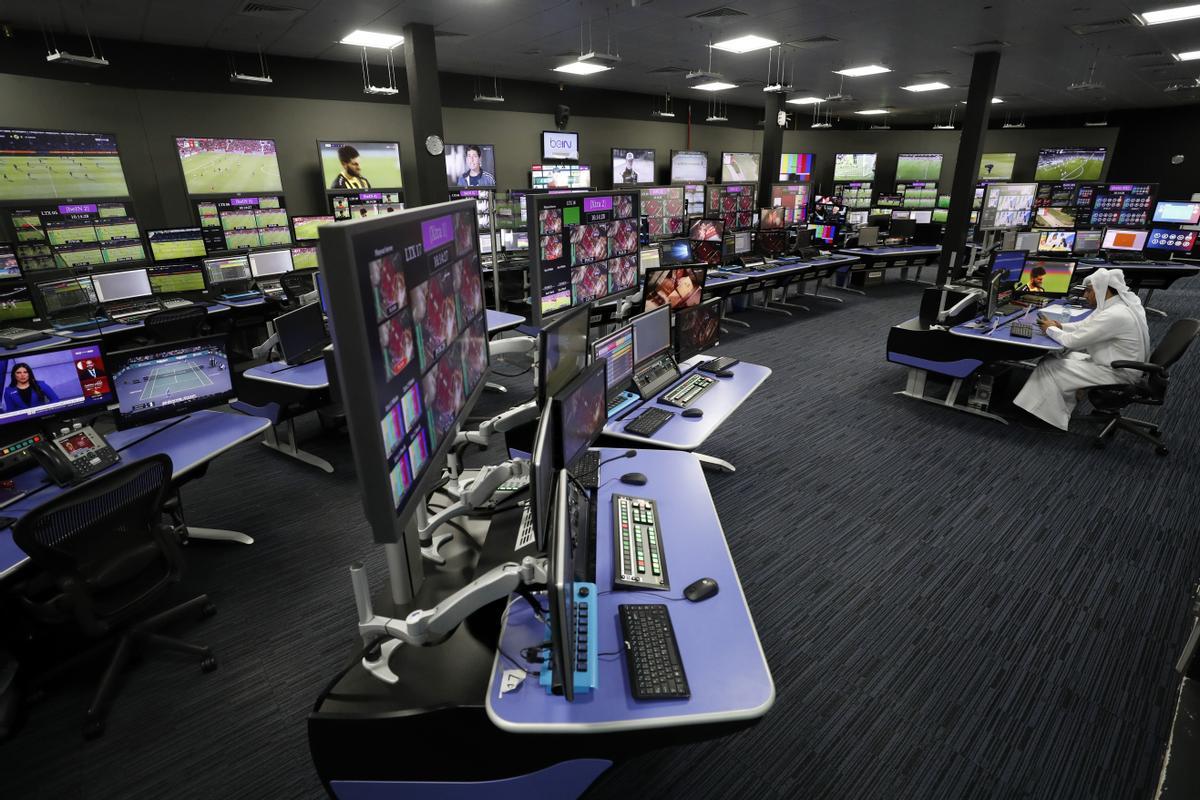 Sala de control del grupo beIN, líder en tecnología y canal oficial del Mundial 2022 de Qatar