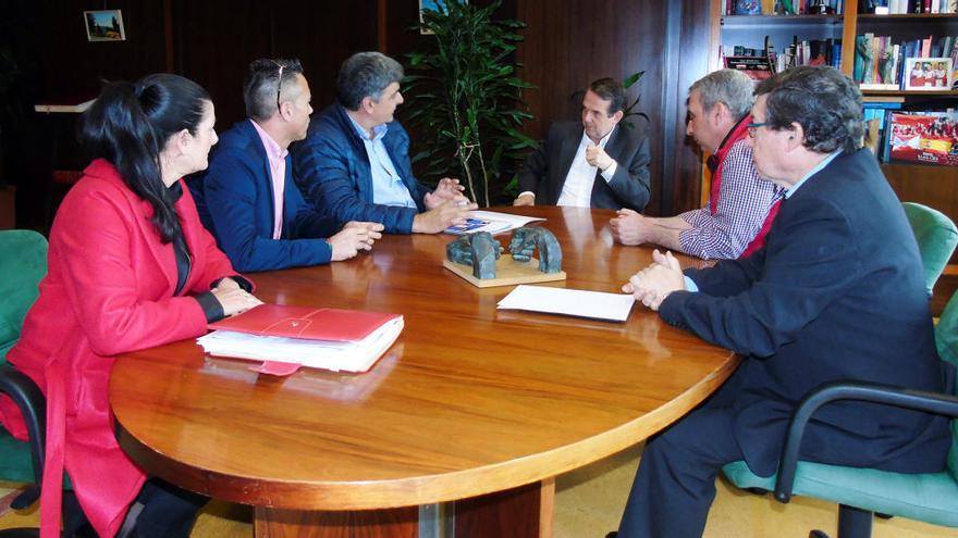 Reunión de los responsables de Fegaes con Caballero y Font.